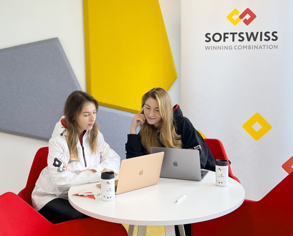 Firma SOFTSWISS otwiera w Polsce drugie centrum programistyczne – tym razem podbija Warszawę