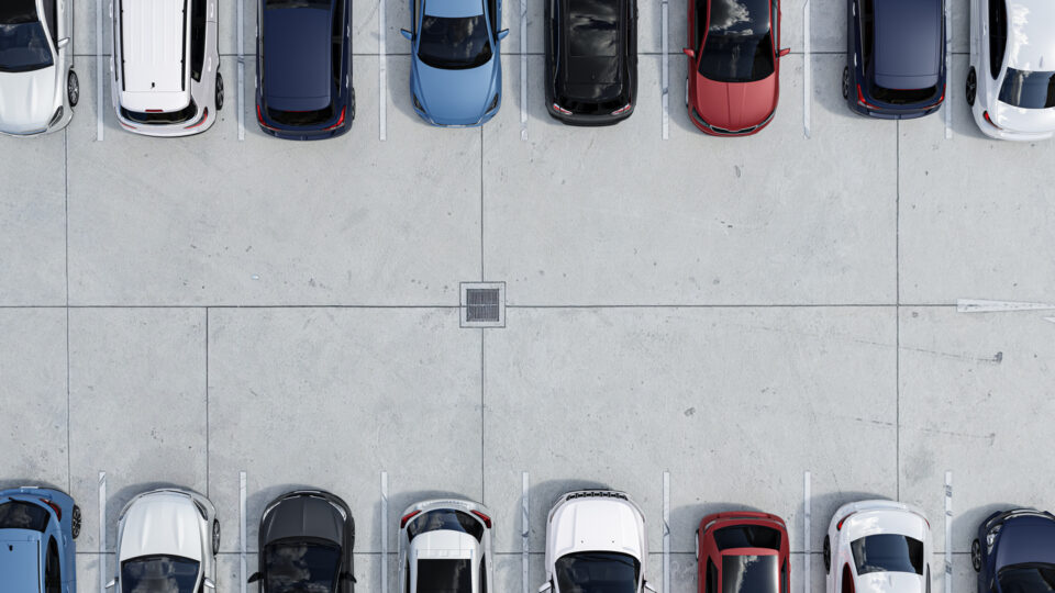 Zalety parkingu na zewnątrz na lotnisku