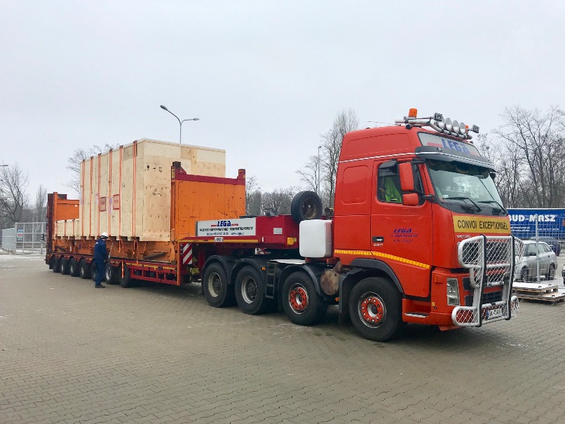 skrzynia drewniana na samochodzie