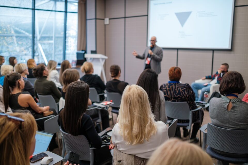 Sala konferencyjna przygotowana na szkolenie